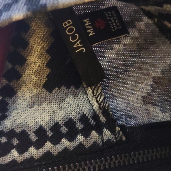 So figure flattering.zig zag pattern - Picture 3 of 6